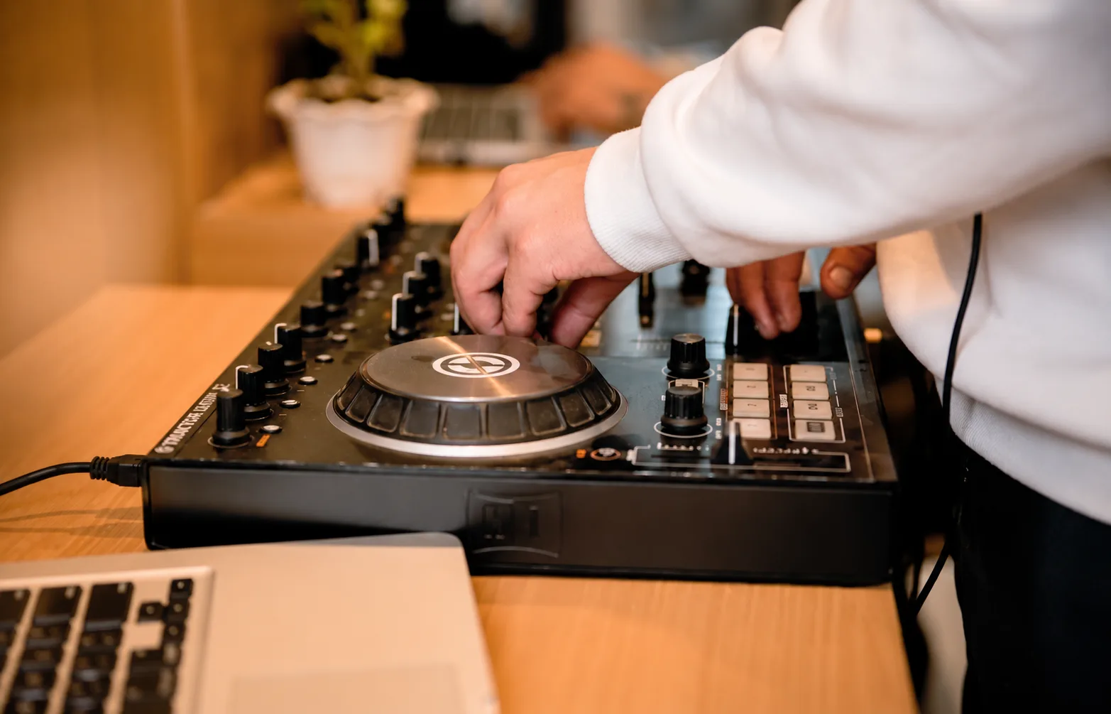 Labrani DJ studio gallery 3