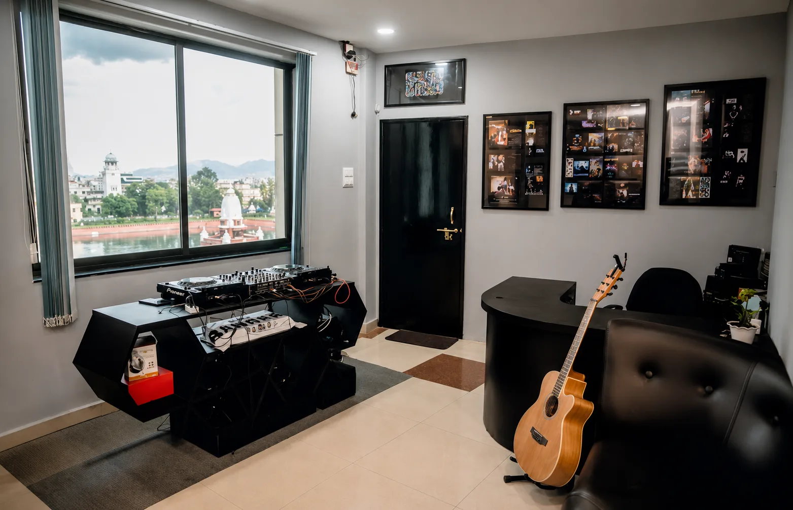Labrani DJ studio gallery 4