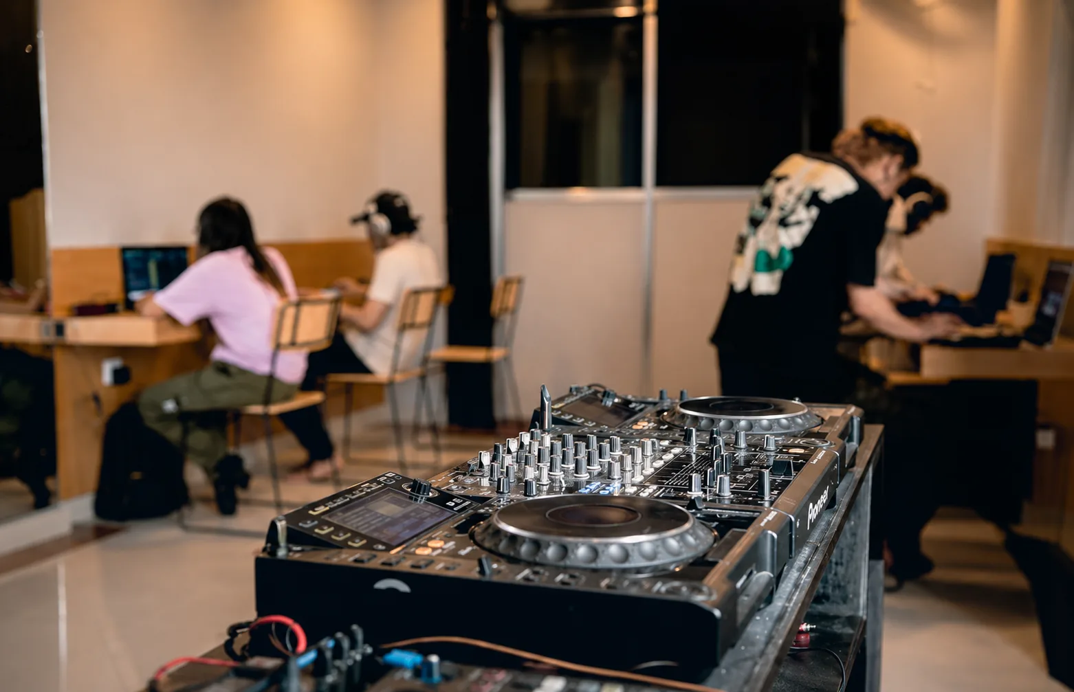Labrani DJ studio gallery 7